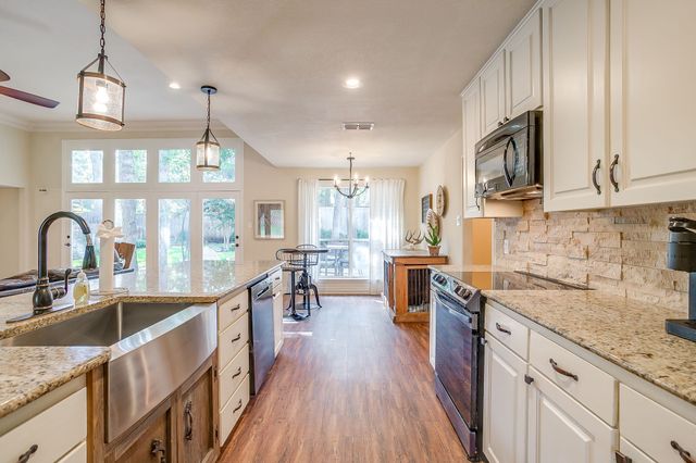 116 Robinwood Lane, Azle, TX 76020
