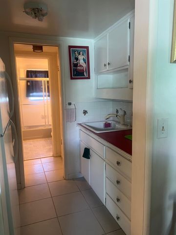 702 N Federal Highway B6, Lake Worth Beach, FL 33460