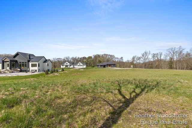 5000 Hickory Pointe Wds, Ada, MI 49301