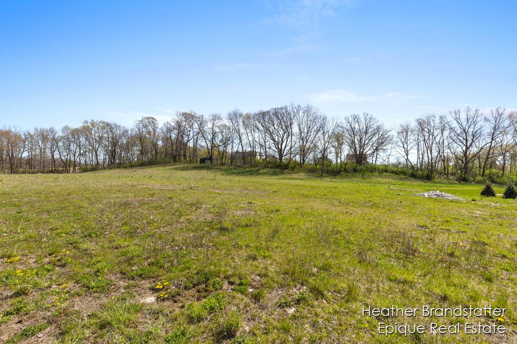 5000 Hickory Pointe Wds, Ada, MI 49301