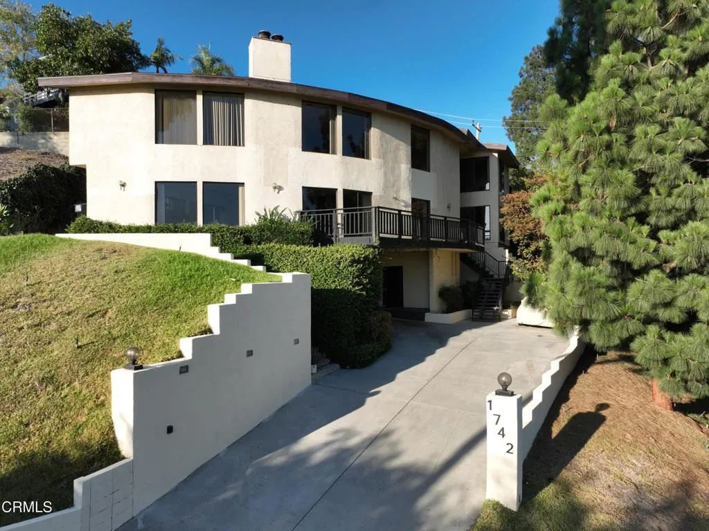 1742 Hill Drive, South Pasadena, CA 91030