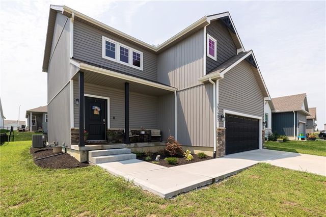 27407 E Sycamore Street, Lee's Summit, MO 64086