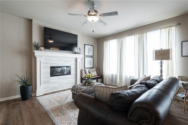 27407 E Sycamore Street, Lee's Summit, MO 64086