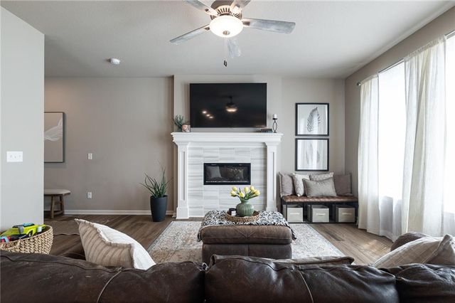 27407 E Sycamore Street, Lee's Summit, MO 64086
