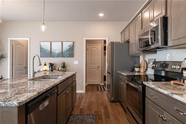 27407 E Sycamore Street, Lee's Summit, MO 64086