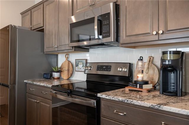 27407 E Sycamore Street, Lee's Summit, MO 64086