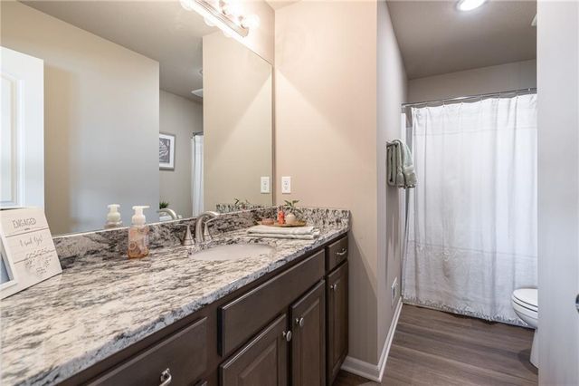 27407 E Sycamore Street, Lee's Summit, MO 64086