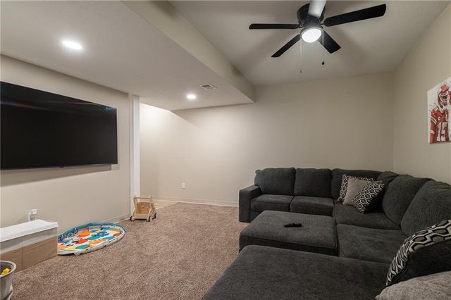 27407 E Sycamore Street, Lee's Summit, MO 64086