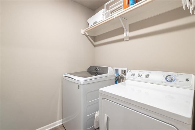 27407 E Sycamore Street, Lee's Summit, MO 64086
