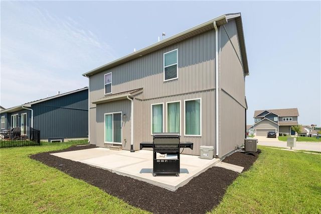 27407 E Sycamore Street, Lee's Summit, MO 64086