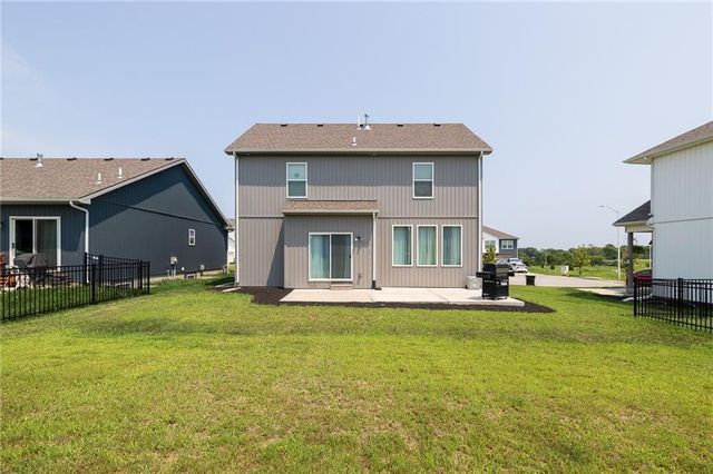 27407 E Sycamore Street, Lee's Summit, MO 64086