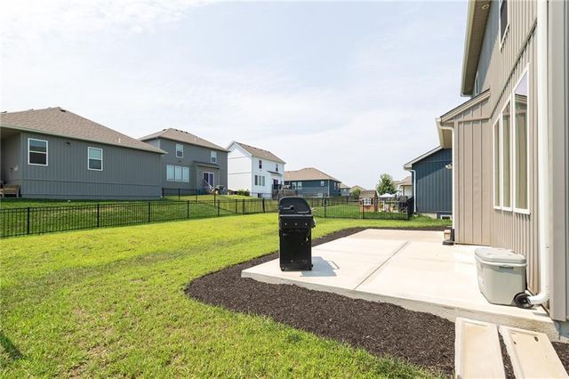 27407 E Sycamore Street, Lee's Summit, MO 64086