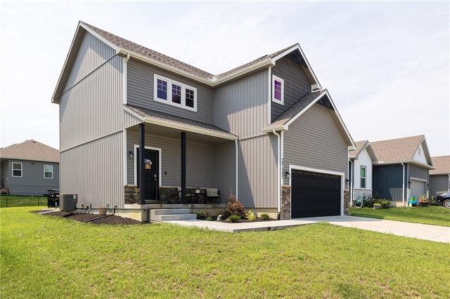 27407 E Sycamore Street, Lee's Summit, MO 64086