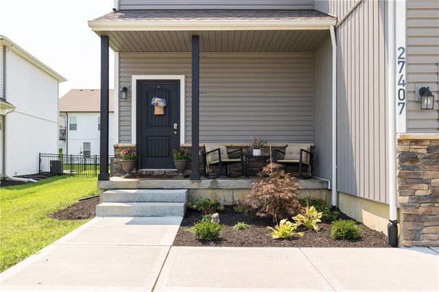 27407 E Sycamore Street, Lee's Summit, MO 64086