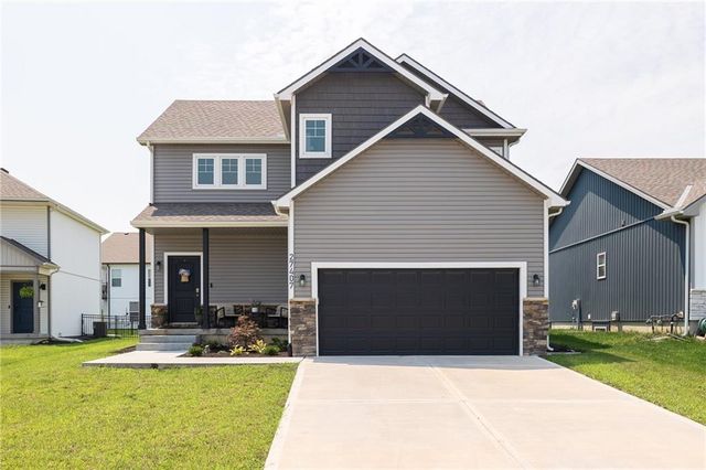 27407 E Sycamore Street, Lee's Summit, MO 64086