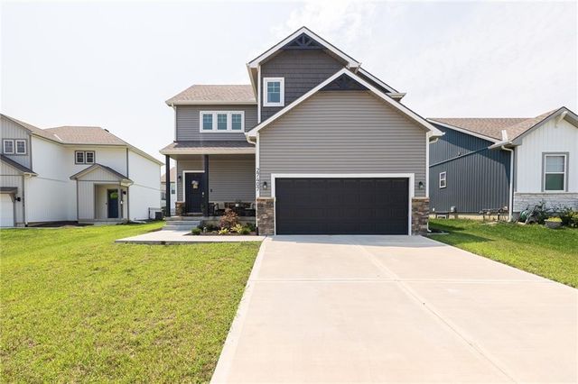27407 E Sycamore Street, Lee's Summit, MO 64086