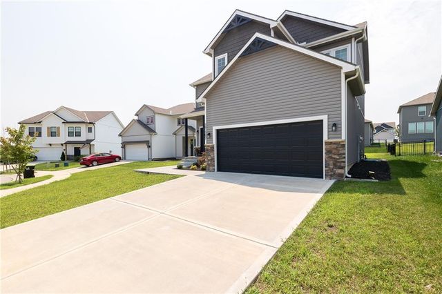 27407 E Sycamore Street, Lee's Summit, MO 64086