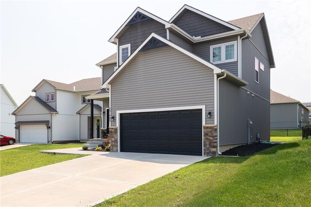 27407 E Sycamore Street, Lee's Summit, MO 64086
