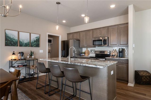 27407 E Sycamore Street, Lee's Summit, MO 64086