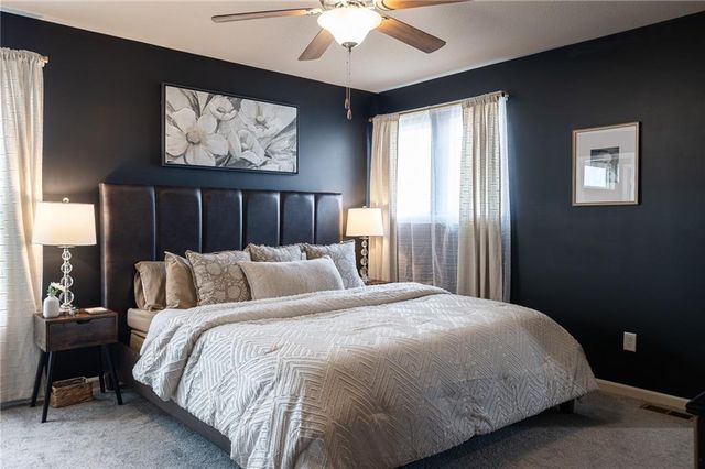 27407 E Sycamore Street, Lee's Summit, MO 64086