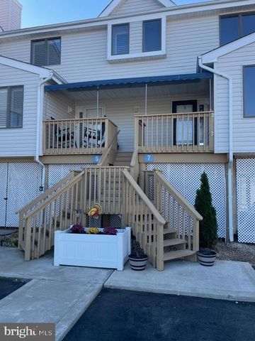 7 W PLAYHOUSE DR, Tuckerton, NJ 08087