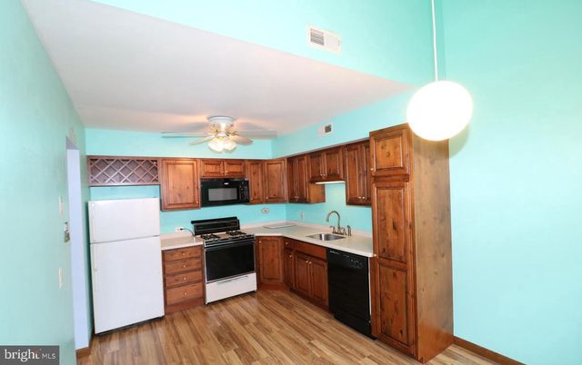 7 W PLAYHOUSE DR, Tuckerton, NJ 08087