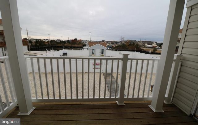 7 W PLAYHOUSE DR, Tuckerton, NJ 08087