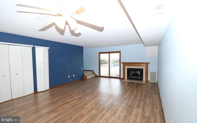 7 W PLAYHOUSE DR, Tuckerton, NJ 08087