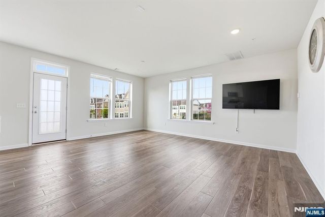 3 Arnold Drive, Wood Ridge, NJ 07075