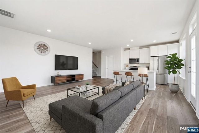 3 Arnold Drive, Wood Ridge, NJ 07075