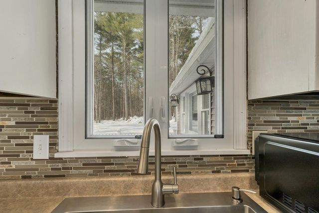 17 Twilight Drive, Nashua, NH 03062