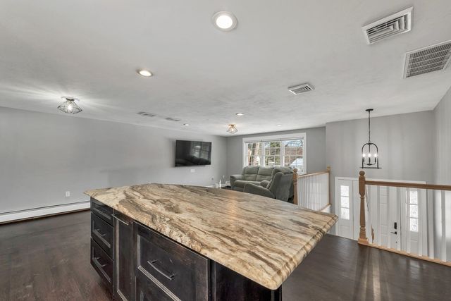 17 Twilight Drive, Nashua, NH 03062