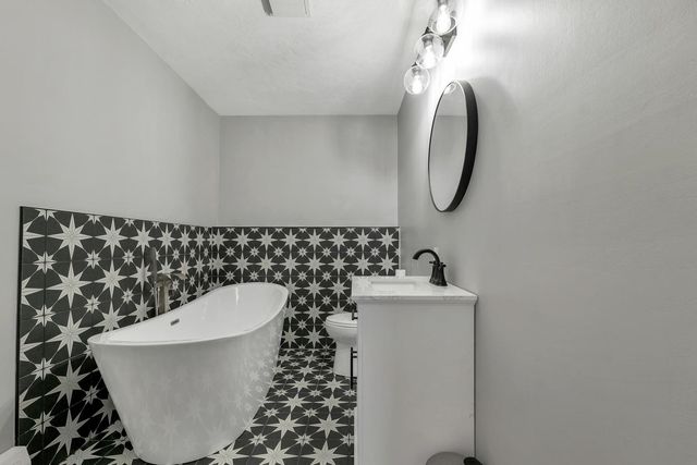 17 Twilight Drive, Nashua, NH 03062