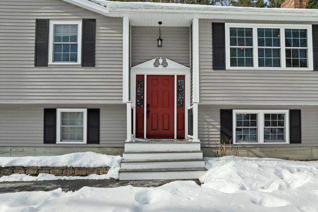 17 Twilight Drive, Nashua, NH 03062