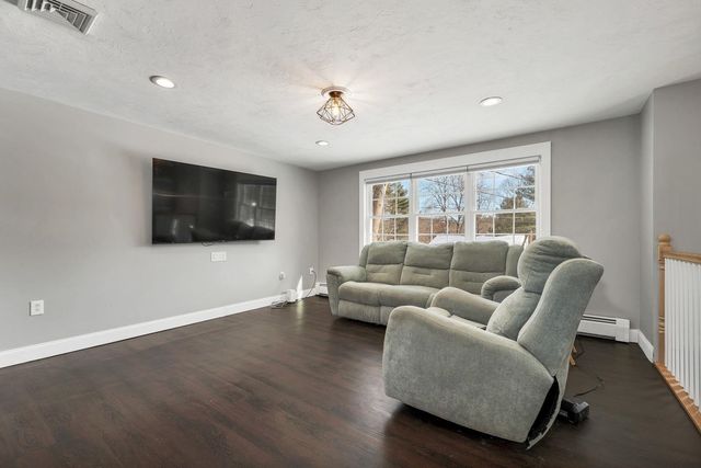 17 Twilight Drive, Nashua, NH 03062