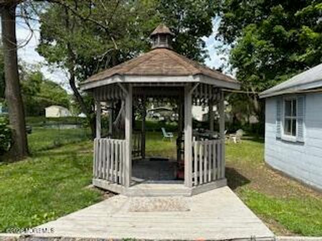 18 Station Street, Manalapan, NJ 07726