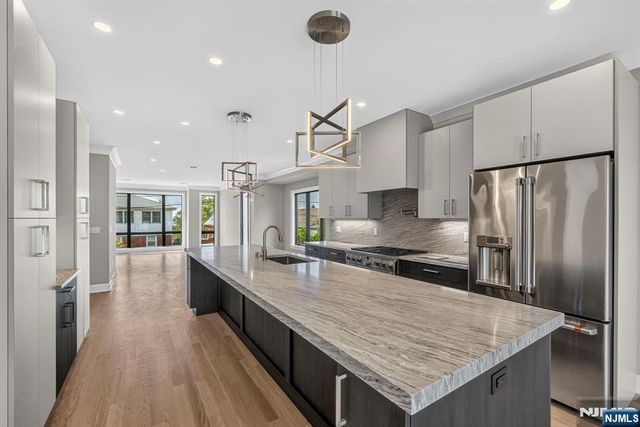 156 Morningside Lane A, Palisades Park, NJ 07650