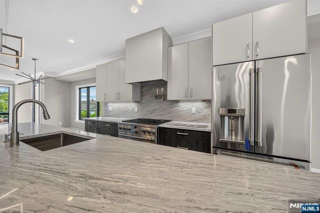 156 Morningside Lane A, Palisades Park, NJ 07650