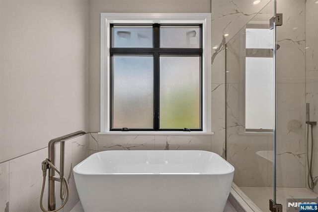 156 Morningside Lane A, Palisades Park, NJ 07650