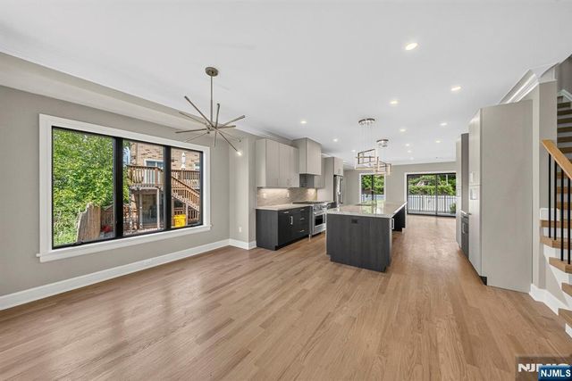 156 Morningside Lane A, Palisades Park, NJ 07650