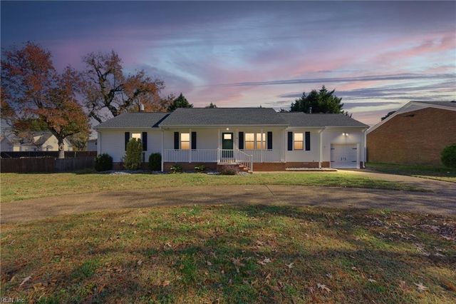 8 Riverview DR, Hampton, VA 23669