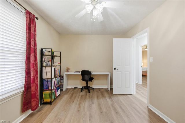 8 Riverview DR, Hampton, VA 23669