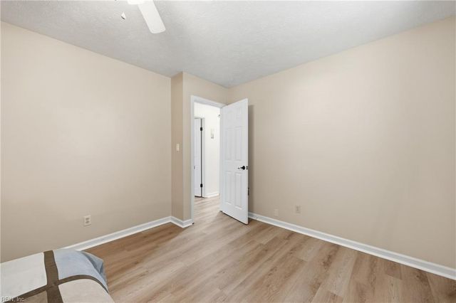 8 Riverview DR, Hampton, VA 23669