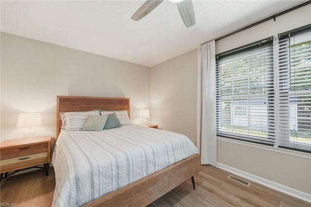 8 Riverview DR, Hampton, VA 23669