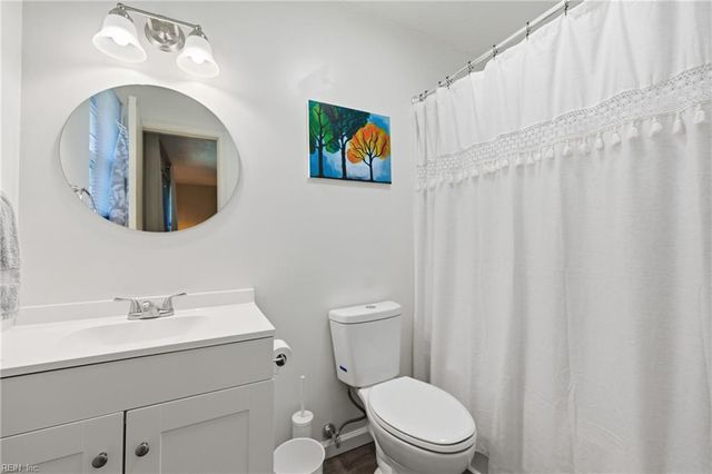 8 Riverview DR, Hampton, VA 23669