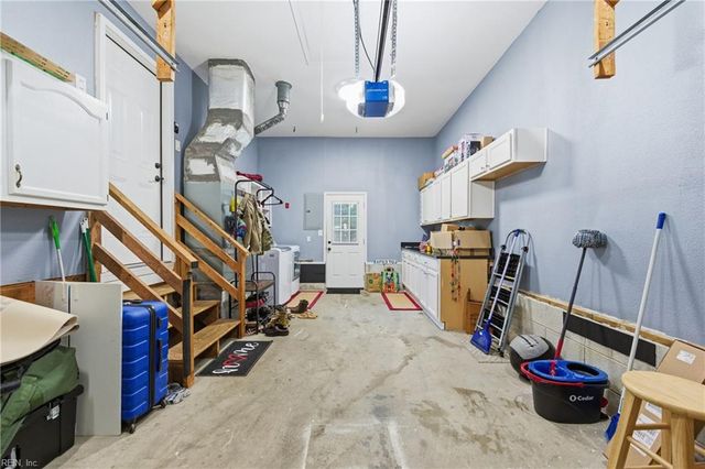 8 Riverview DR, Hampton, VA 23669