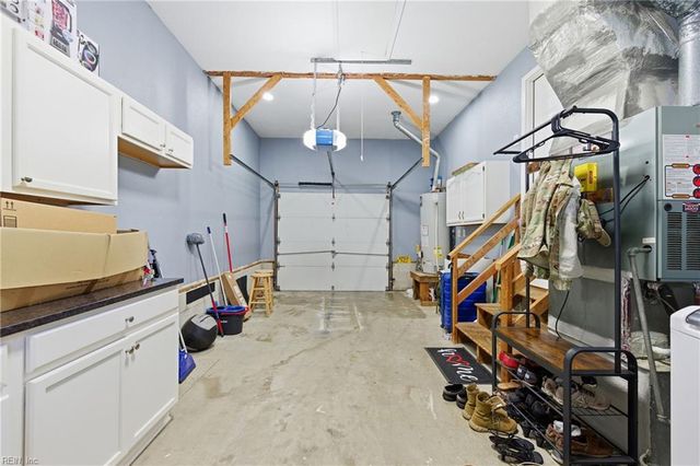 8 Riverview DR, Hampton, VA 23669