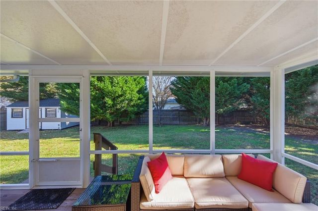 8 Riverview DR, Hampton, VA 23669