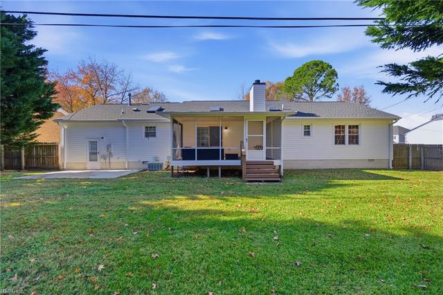 8 Riverview DR, Hampton, VA 23669