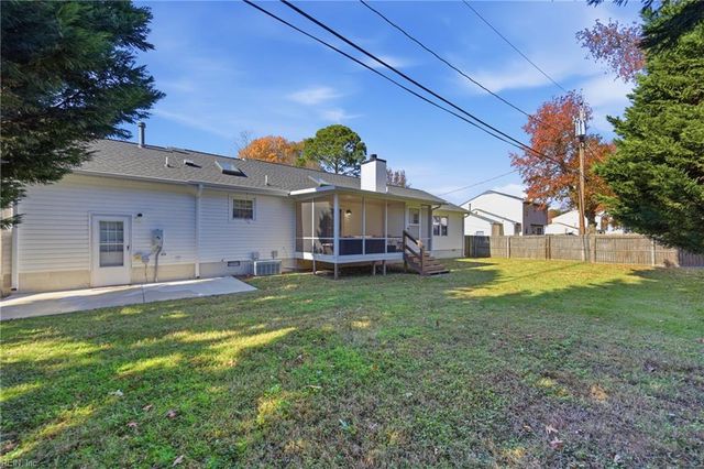 8 Riverview DR, Hampton, VA 23669